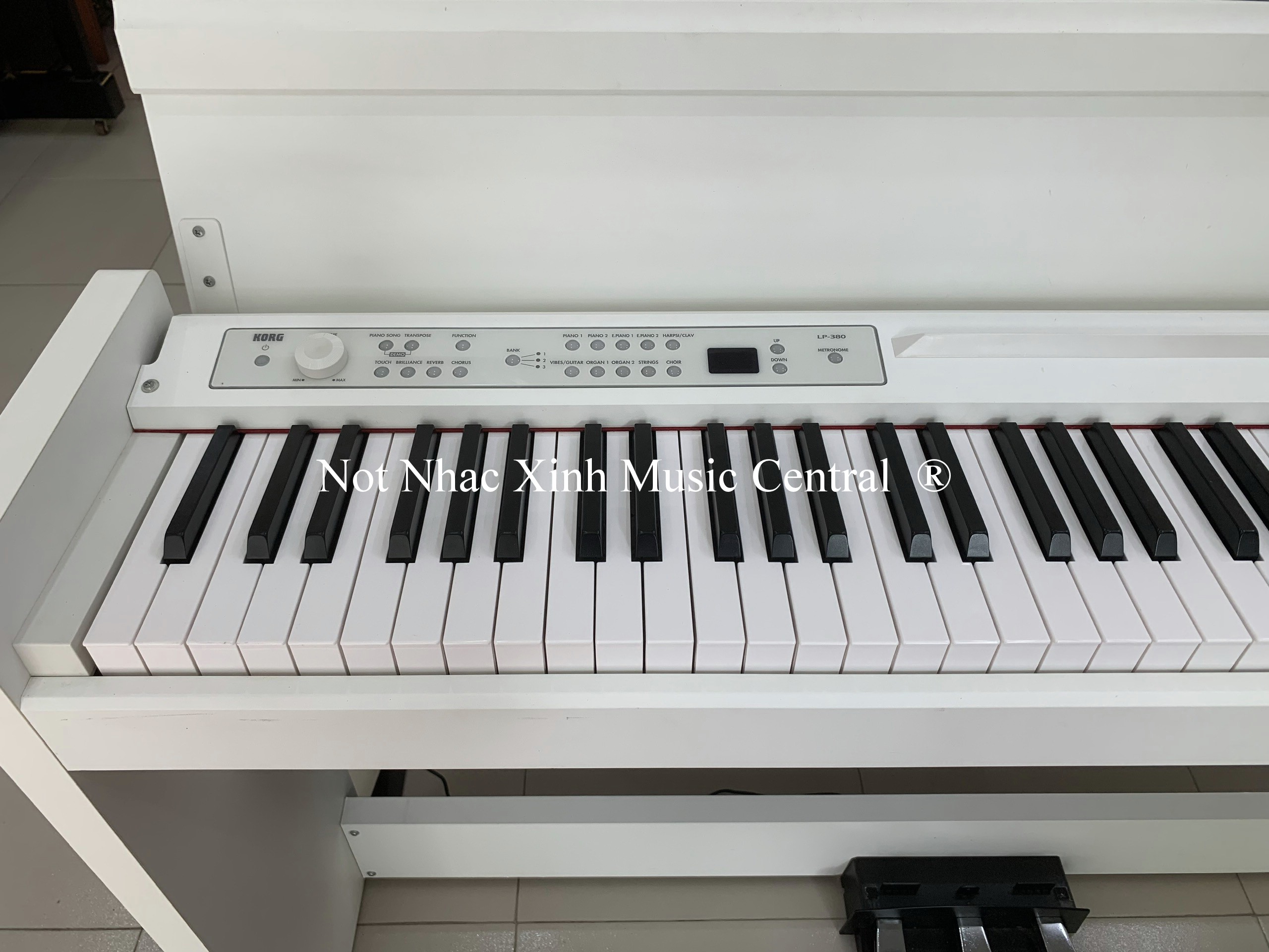 Đàn piano điện tử Korg LP-380