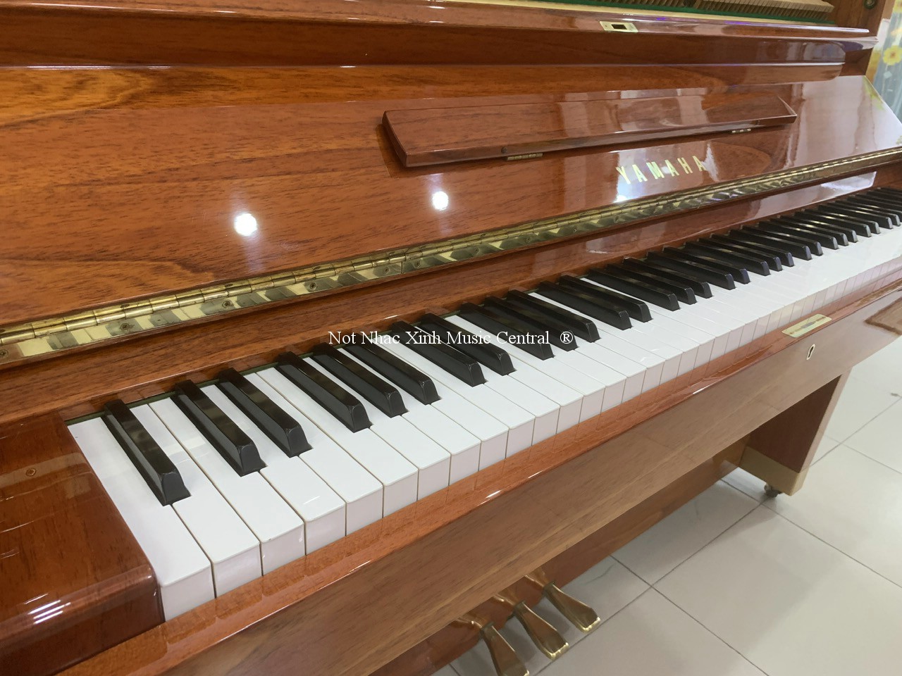 Đàn piano cơ Yamaha W104B