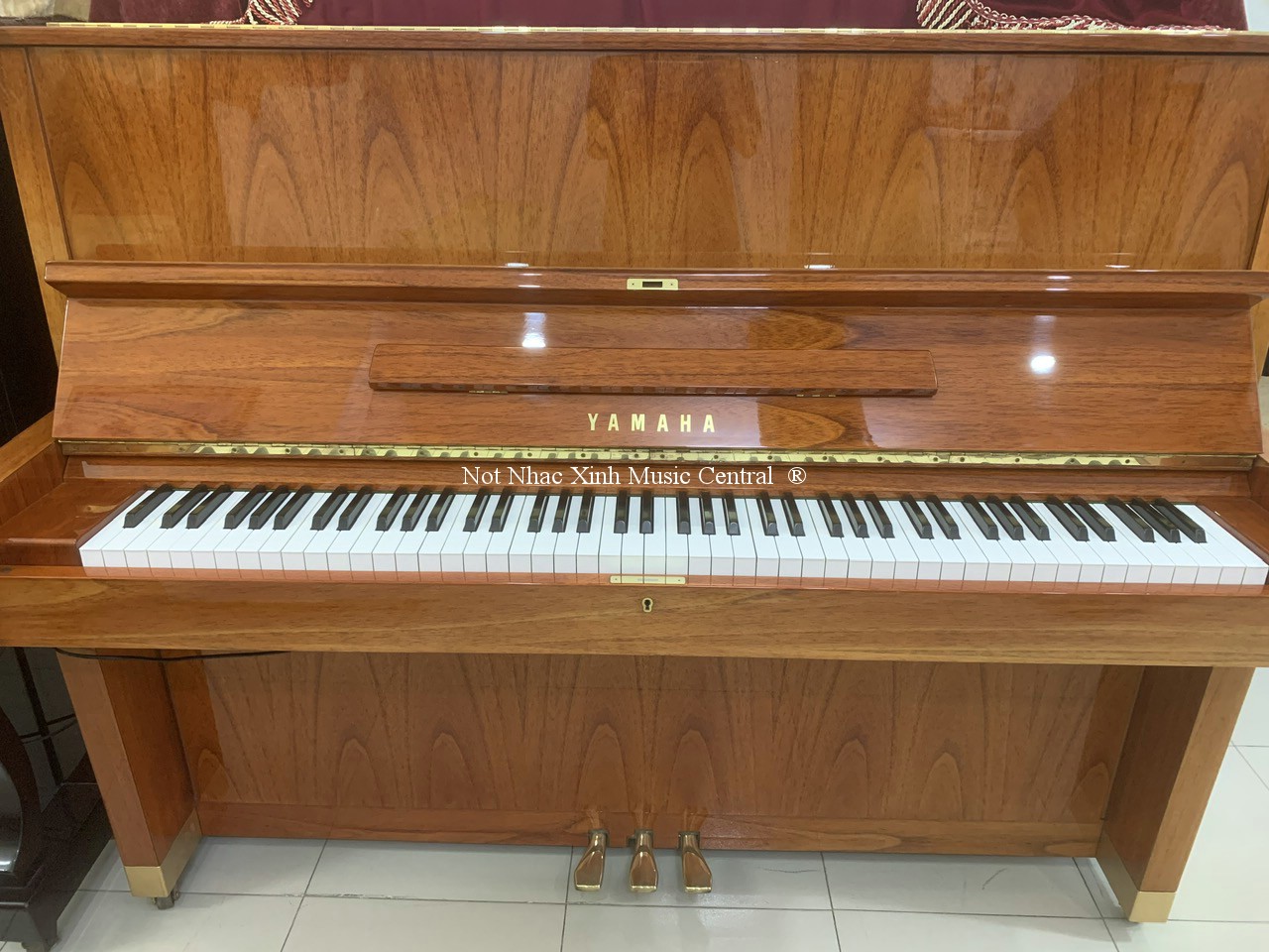 Đàn piano cơ Yamaha W104B